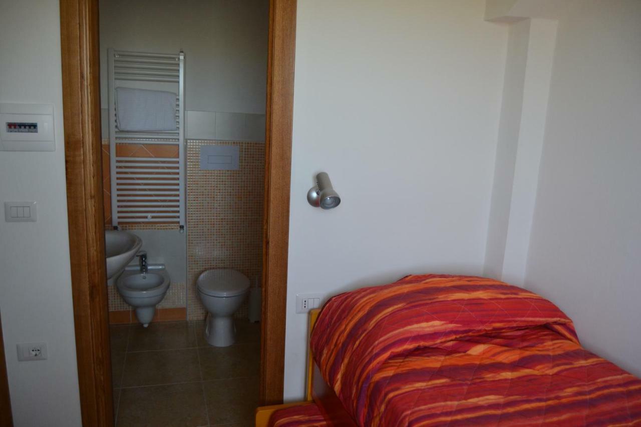 פוני B&B Gennargentu מראה חיצוני תמונה