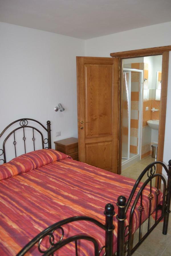 פוני B&B Gennargentu מראה חיצוני תמונה