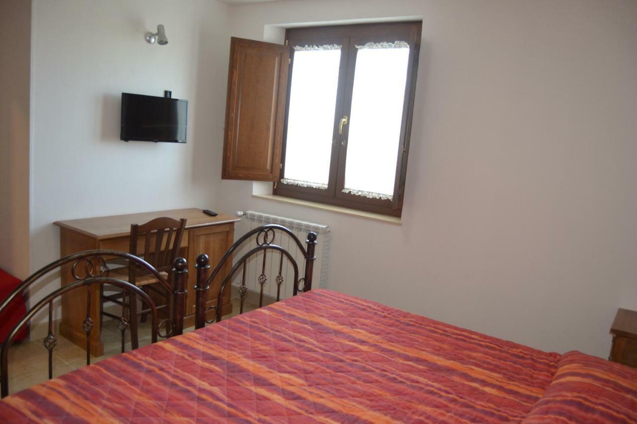 פוני B&B Gennargentu מראה חיצוני תמונה