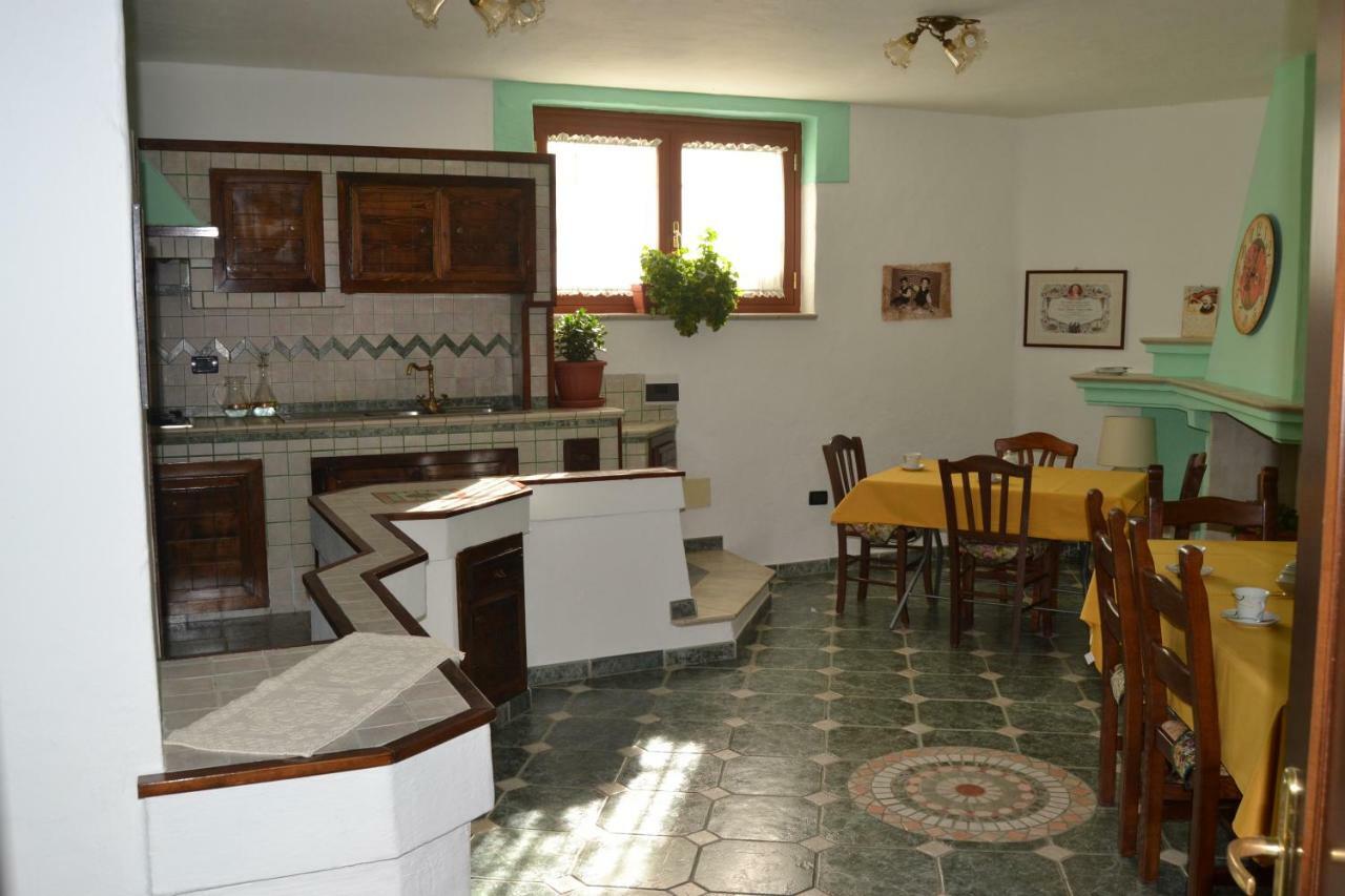 פוני B&B Gennargentu מראה חיצוני תמונה