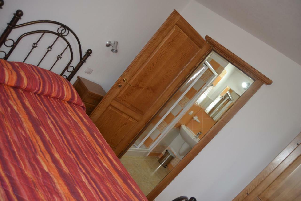 פוני B&B Gennargentu מראה חיצוני תמונה