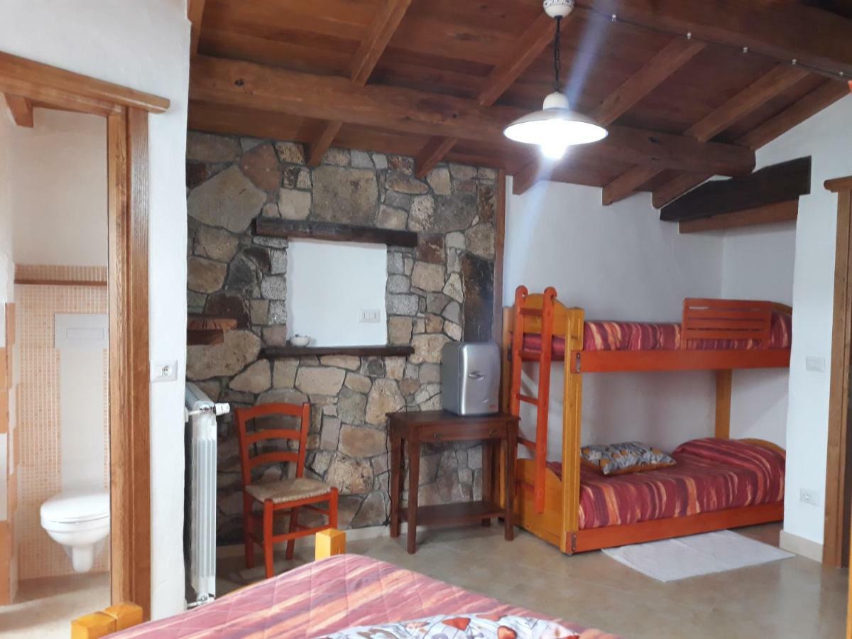 פוני B&B Gennargentu מראה חיצוני תמונה